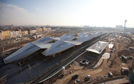 Hauptbahnhof im Zeitplan: Acht der 14 Rautendächer sind fertiggestellt.